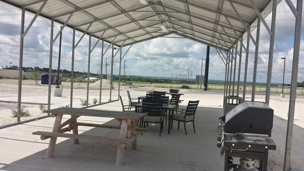 Instalodge And Karnes Karnes City