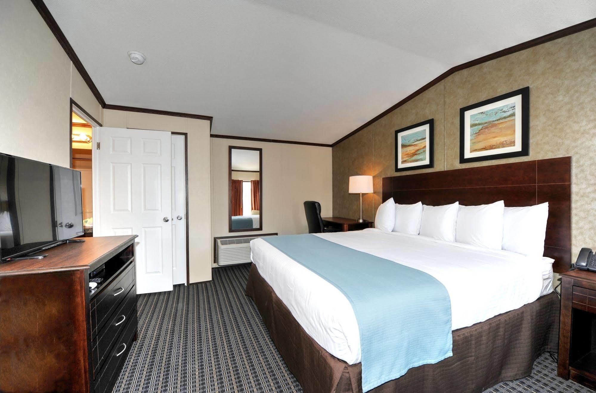 Instalodge And Karnes Hotel 3*